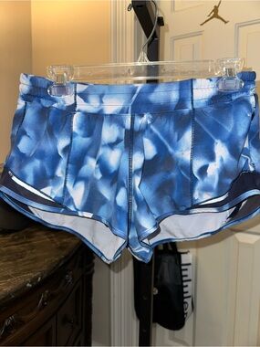 lululemon athletica hottie hot shorts size 6
